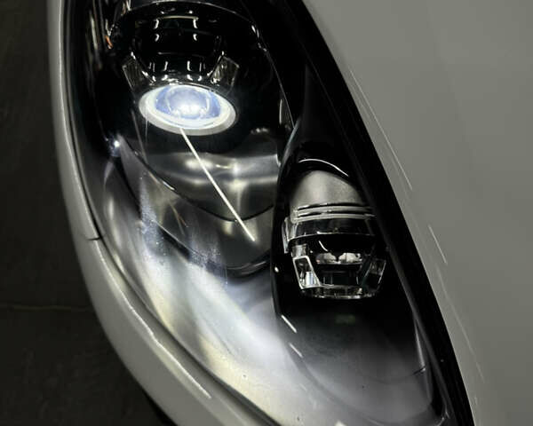 Белый Порше Каен, объемом двигателя 3.6 л и пробегом 130 тыс. км за 27500 $, фото 4 на Automoto.ua