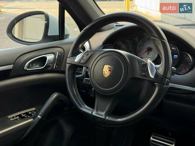 Белый Порше Каен, объемом двигателя 3 л и пробегом 238 тыс. км за 24500 $, фото 13 на Automoto.ua