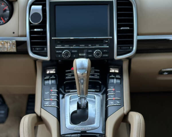 Белый Порше Каен, объемом двигателя 3.6 л и пробегом 190 тыс. км за 23500 $, фото 13 на Automoto.ua