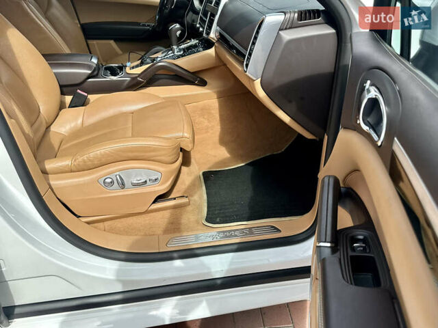 Порше Cayenne 2014 у Христиновке на Automoto.ua Білий Порше Cayenne, об'ємом двигуна 3 л та пробігом 199 тис. км за 26000 $, фото 26 на Automoto.ua