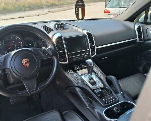 Белый Порше Каен, объемом двигателя 2.97 л и пробегом 194 тыс. км за 31700 $, фото 37 на Automoto.ua