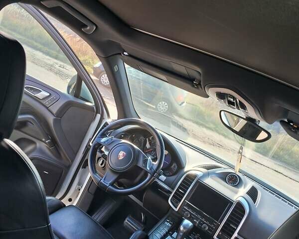 Белый Порше Каен, объемом двигателя 2.97 л и пробегом 194 тыс. км за 31700 $, фото 45 на Automoto.ua