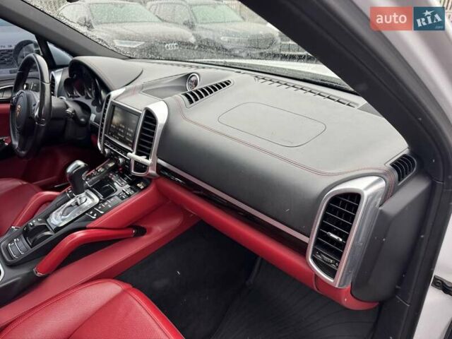 Білий Порше Cayenne, об'ємом двигуна 2.97 л та пробігом 233 тис. км за 24900 $, фото 24 на Automoto.ua