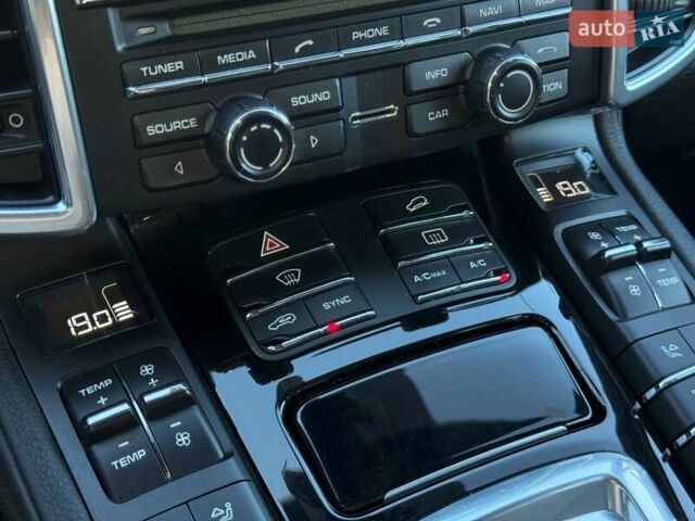 Белый Порше Каен, объемом двигателя 3 л и пробегом 238 тыс. км за 24500 $, фото 26 на Automoto.ua