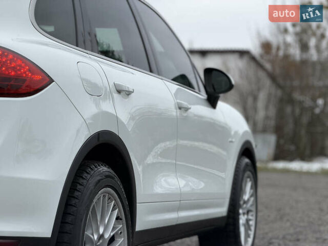 Белый Порше Каен, объемом двигателя 3 л и пробегом 195 тыс. км за 28700 $, фото 6 на Automoto.ua