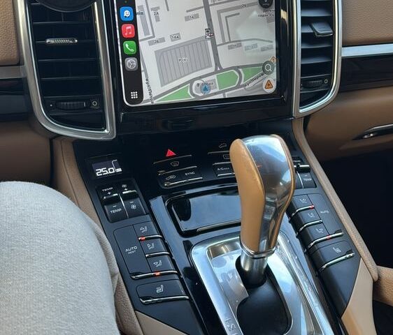 Белый Порше Каен, объемом двигателя 3.6 л и пробегом 99 тыс. км за 20000 $, фото 13 на Automoto.ua