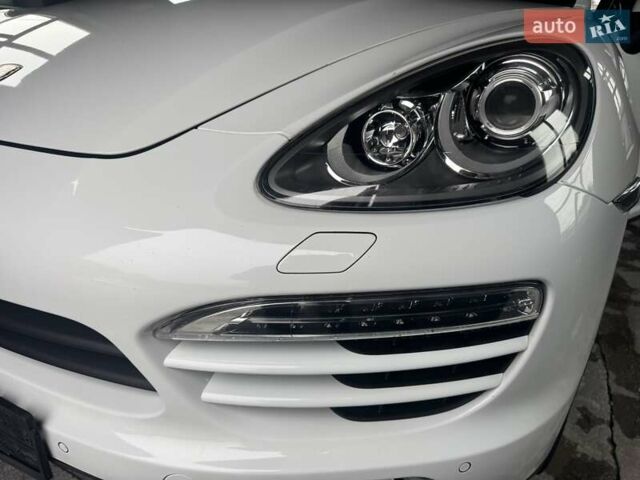 Білий Порше Cayenne, об'ємом двигуна 3 л та пробігом 193 тис. км за 26700 $, фото 130 на Automoto.ua