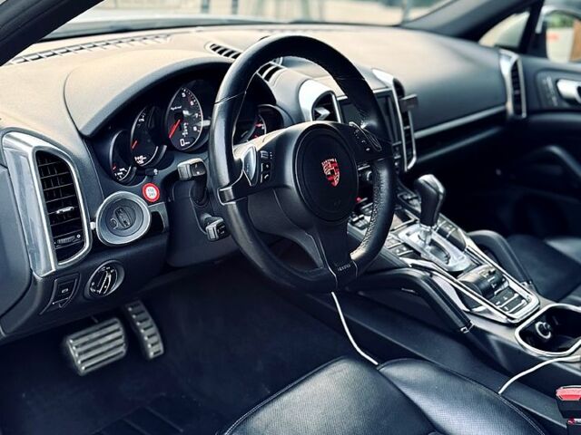 Білий Порше Cayenne, об'ємом двигуна 3 л та пробігом 108 тис. км за 25600 $, фото 10 на Automoto.ua