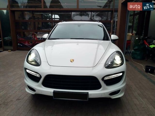 Белый Порше Каен, объемом двигателя 4.81 л и пробегом 62 тыс. км за 34500 $, фото 12 на Automoto.ua