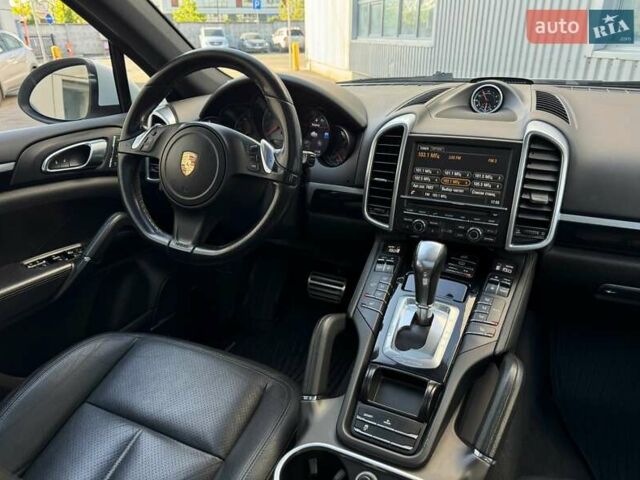 Белый Порше Каен, объемом двигателя 3 л и пробегом 238 тыс. км за 24500 $, фото 14 на Automoto.ua