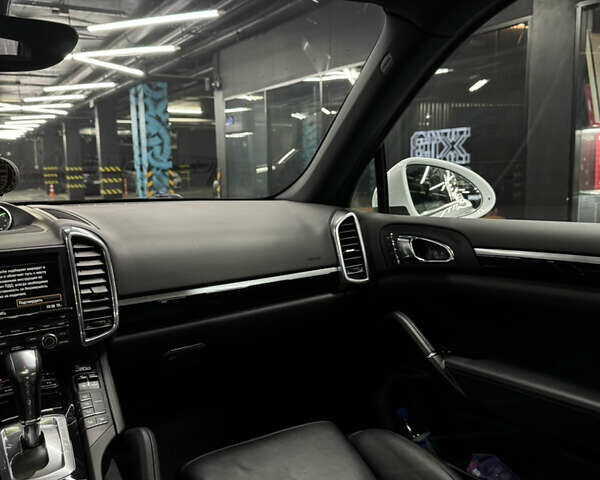 Белый Порше Каен, объемом двигателя 3.6 л и пробегом 130 тыс. км за 27500 $, фото 35 на Automoto.ua