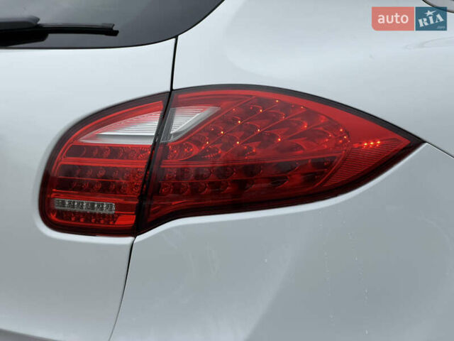 Белый Порше Каен, объемом двигателя 3 л и пробегом 195 тыс. км за 28700 $, фото 42 на Automoto.ua