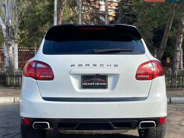 Белый Порше Каен, объемом двигателя 3 л и пробегом 150 тыс. км за 21999 $, фото 6 на Automoto.ua