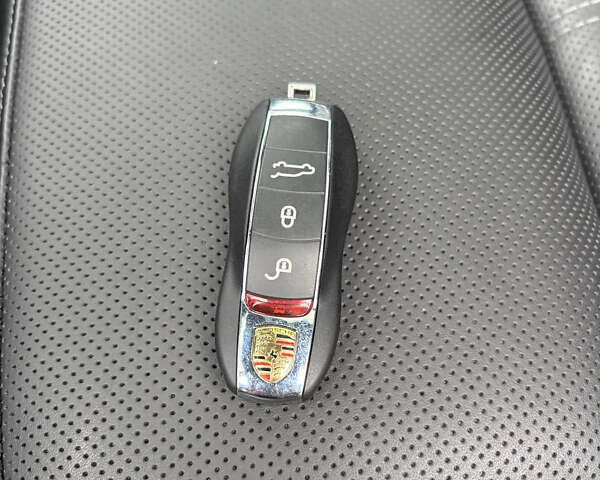 Белый Порше Каен, объемом двигателя 2.97 л и пробегом 180 тыс. км за 34000 $, фото 41 на Automoto.ua