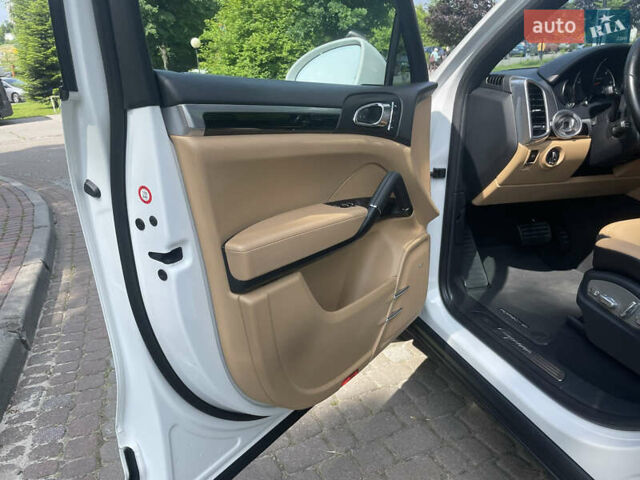 Білий Порше Cayenne, об'ємом двигуна 2.97 л та пробігом 172 тис. км за 33500 $, фото 9 на Automoto.ua