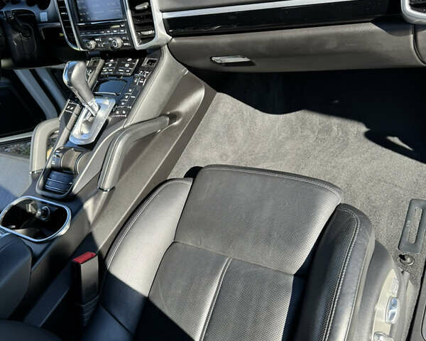Білий Порше Cayenne, об'ємом двигуна 2.99 л та пробігом 151 тис. км за 31500 $, фото 9 на Automoto.ua