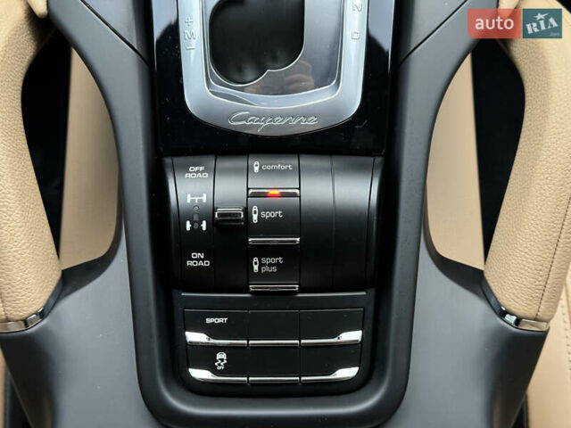 Белый Порше Каен, объемом двигателя 3 л и пробегом 98 тыс. км за 39700 $, фото 32 на Automoto.ua