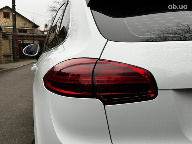 Білий Порше Cayenne, об'ємом двигуна 3.6 л та пробігом 96 тис. км за 39690 $, фото 11 на Automoto.ua