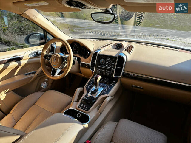 Белый Порше Каен, объемом двигателя 3.6 л и пробегом 170 тыс. км за 26500 $, фото 13 на Automoto.ua