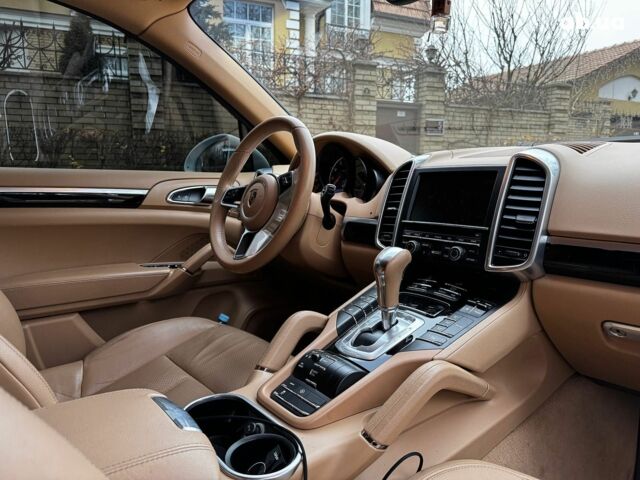 Білий Порше Cayenne, об'ємом двигуна 3.6 л та пробігом 96 тис. км за 39690 $, фото 32 на Automoto.ua