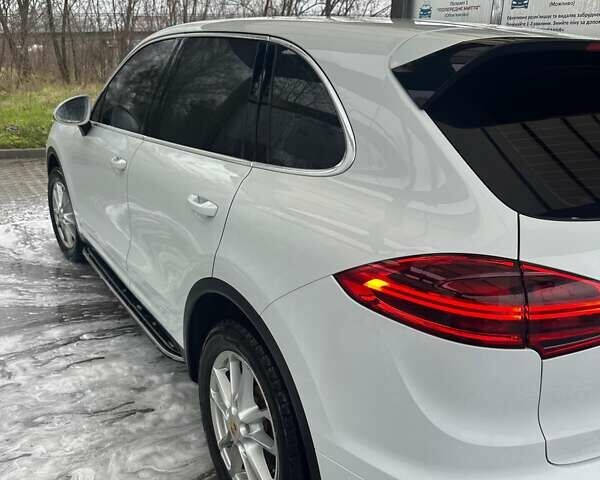 Белый Порше Каен, объемом двигателя 3.6 л и пробегом 95 тыс. км за 39000 $, фото 8 на Automoto.ua
