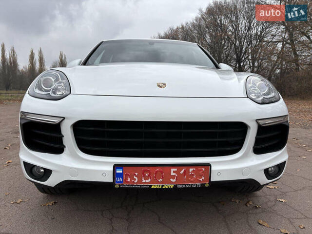 Белый Порше Каен, объемом двигателя 2.97 л и пробегом 180 тыс. км за 34000 $, фото 2 на Automoto.ua