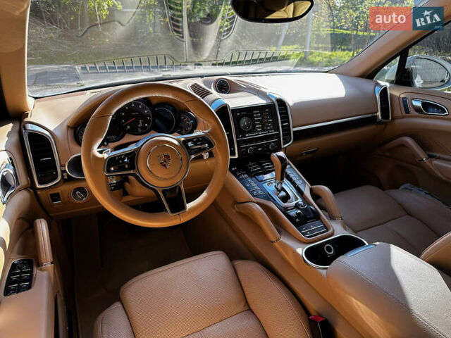 Белый Порше Каен, объемом двигателя 3.6 л и пробегом 170 тыс. км за 26500 $, фото 11 на Automoto.ua