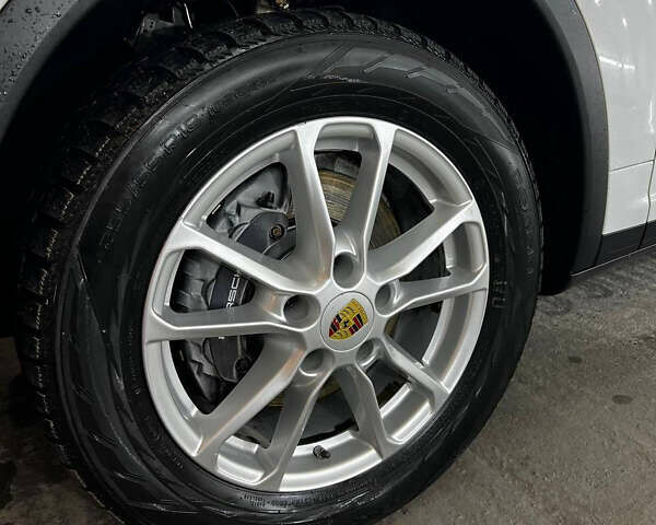 Белый Порше Каен, объемом двигателя 2.97 л и пробегом 167 тыс. км за 33499 $, фото 10 на Automoto.ua