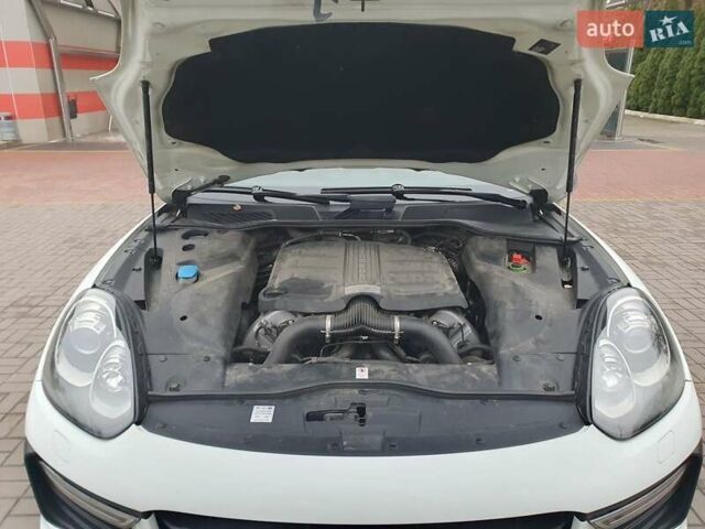 Белый Порше Каен, объемом двигателя 3.6 л и пробегом 143 тыс. км за 39999 $, фото 21 на Automoto.ua