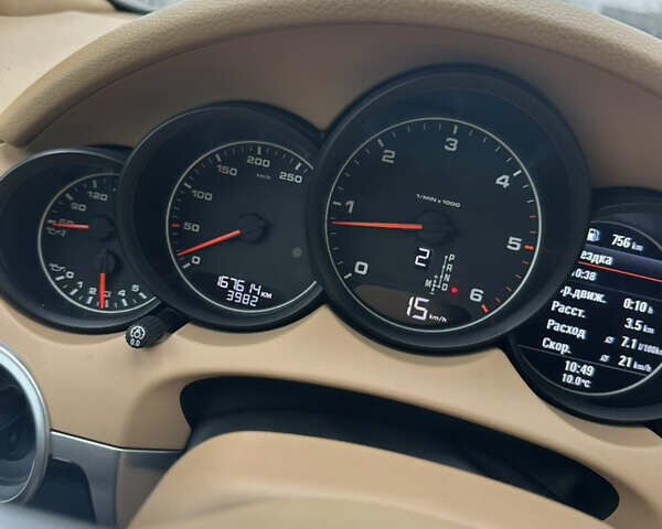 Белый Порше Каен, объемом двигателя 2.97 л и пробегом 167 тыс. км за 33499 $, фото 14 на Automoto.ua
