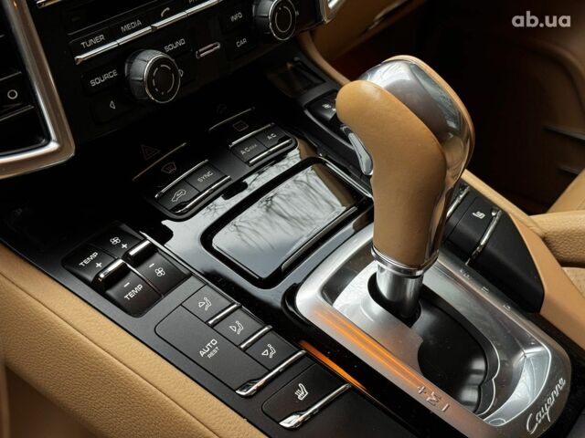 Білий Порше Cayenne, об'ємом двигуна 3.6 л та пробігом 96 тис. км за 39690 $, фото 23 на Automoto.ua