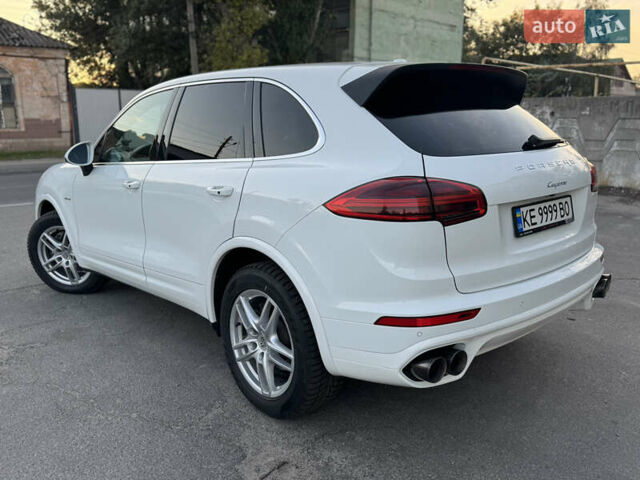 Белый Порше Каен, объемом двигателя 2.97 л и пробегом 145 тыс. км за 34567 $, фото 6 на Automoto.ua