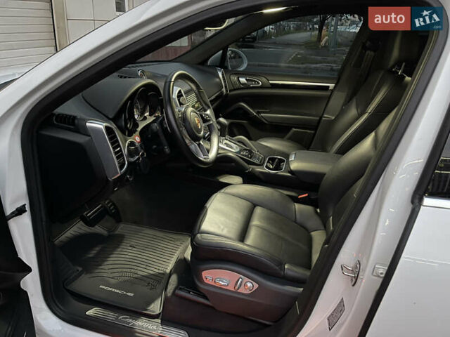 Білий Порше Cayenne, об'ємом двигуна 3 л та пробігом 40 тис. км за 49800 $, фото 16 на Automoto.ua