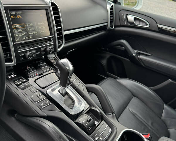 Белый Порше Каен, объемом двигателя 2.99 л и пробегом 149 тыс. км за 34149 $, фото 15 на Automoto.ua