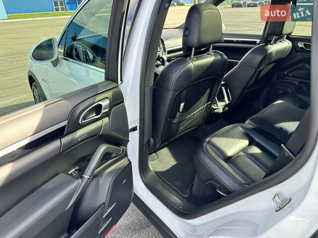 Белый Порше Каен, объемом двигателя 2.97 л и пробегом 180 тыс. км за 32000 $, фото 17 на Automoto.ua