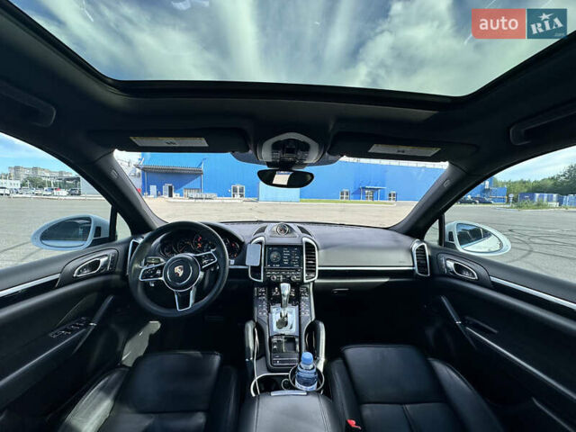 Белый Порше Каен, объемом двигателя 2.97 л и пробегом 180 тыс. км за 32000 $, фото 21 на Automoto.ua