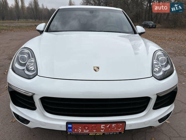 Белый Порше Каен, объемом двигателя 2.97 л и пробегом 180 тыс. км за 34000 $, фото 3 на Automoto.ua