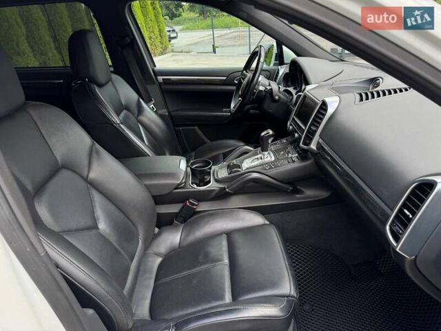 Белый Порше Каен, объемом двигателя 2.97 л и пробегом 330 тыс. км за 28500 $, фото 33 на Automoto.ua