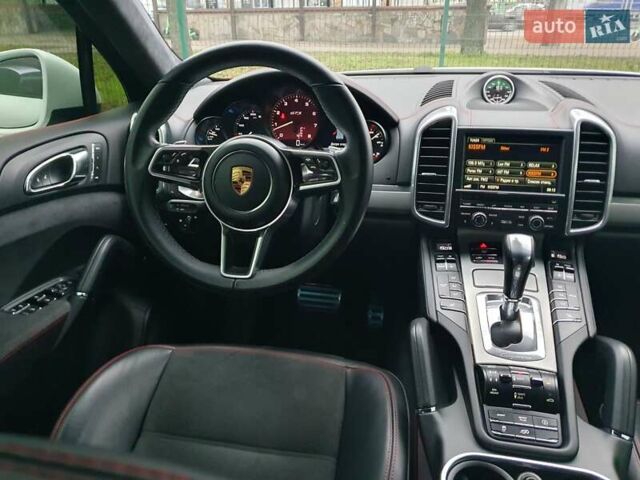 Белый Порше Каен, объемом двигателя 3.6 л и пробегом 143 тыс. км за 39999 $, фото 39 на Automoto.ua