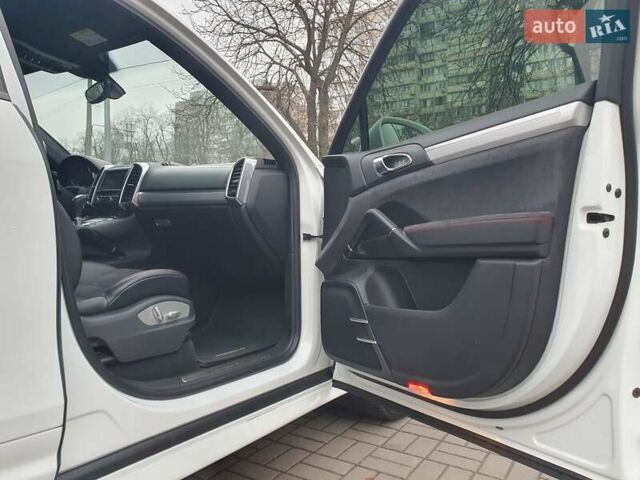 Белый Порше Каен, объемом двигателя 3.6 л и пробегом 143 тыс. км за 39999 $, фото 35 на Automoto.ua