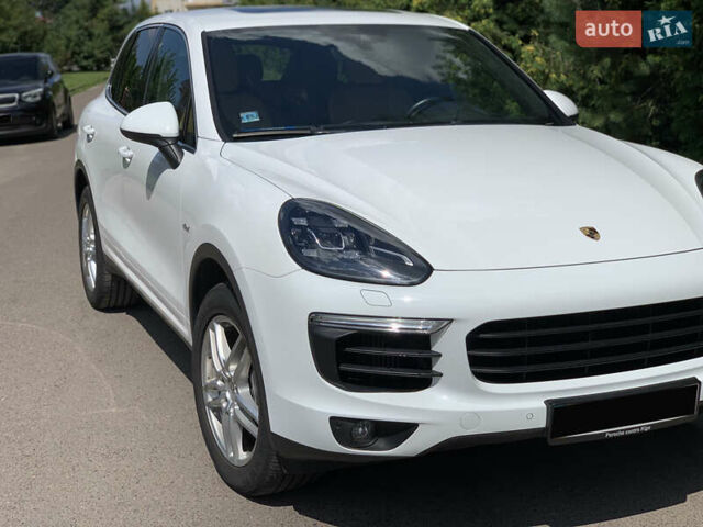 Белый Порше Каен, объемом двигателя 2.97 л и пробегом 169 тыс. км за 32500 $, фото 12 на Automoto.ua