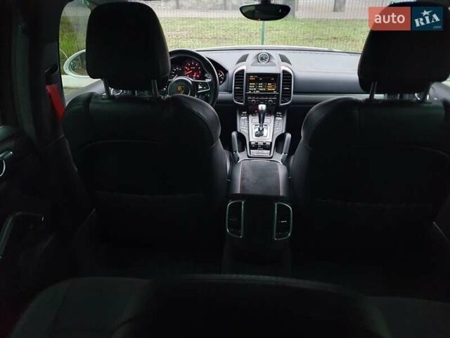 Белый Порше Каен, объемом двигателя 3.6 л и пробегом 143 тыс. км за 39999 $, фото 31 на Automoto.ua