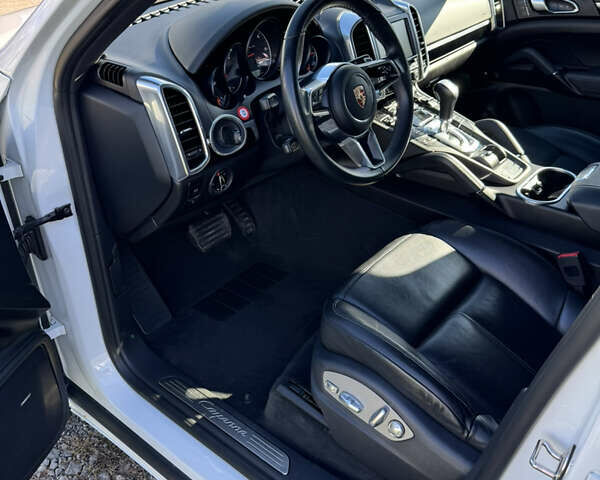 Білий Порше Cayenne, об'ємом двигуна 2.99 л та пробігом 151 тис. км за 31500 $, фото 7 на Automoto.ua
