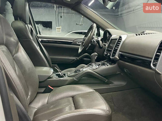 Білий Порше Cayenne, об'ємом двигуна 3.6 л та пробігом 152 тис. км за 28700 $, фото 11 на Automoto.ua
