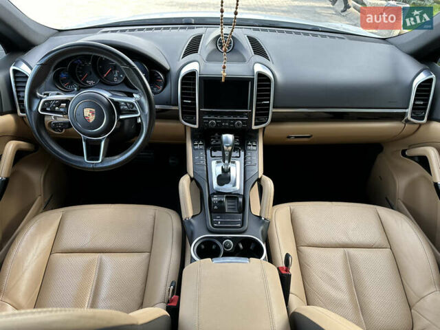 Белый Порше Каен, объемом двигателя 2.97 л и пробегом 145 тыс. км за 34567 $, фото 12 на Automoto.ua
