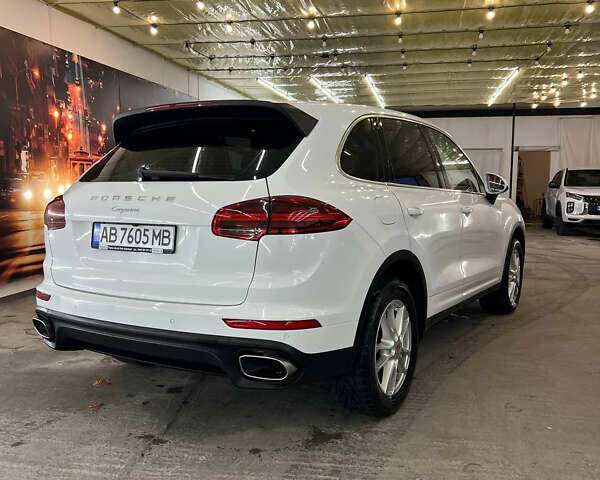 Белый Порше Каен, объемом двигателя 2.97 л и пробегом 167 тыс. км за 33499 $, фото 6 на Automoto.ua