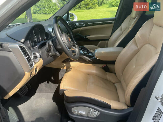 Білий Порше Cayenne, об'ємом двигуна 2.97 л та пробігом 172 тис. км за 33500 $, фото 11 на Automoto.ua
