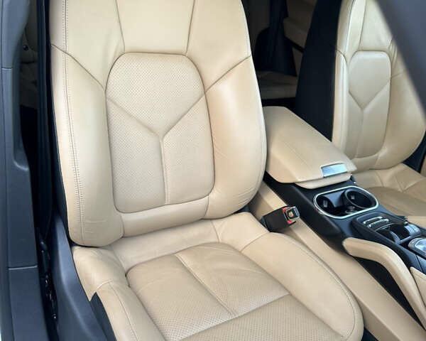 Белый Порше Каен, объемом двигателя 2.97 л и пробегом 145 тыс. км за 34567 $, фото 24 на Automoto.ua