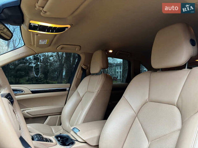 Белый Порше Каен, объемом двигателя 3.6 л и пробегом 96 тыс. км за 39690 $, фото 19 на Automoto.ua