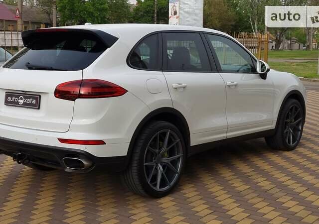 Білий Порше Cayenne, об'ємом двигуна 3 л та пробігом 330 тис. км за 32999 $, фото 6 на Automoto.ua